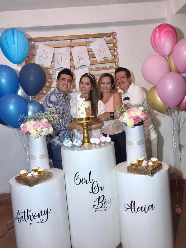 Su esposo Didier Polania, Linda Palencia y sus papás Mireya Luna y Esper Palencia.